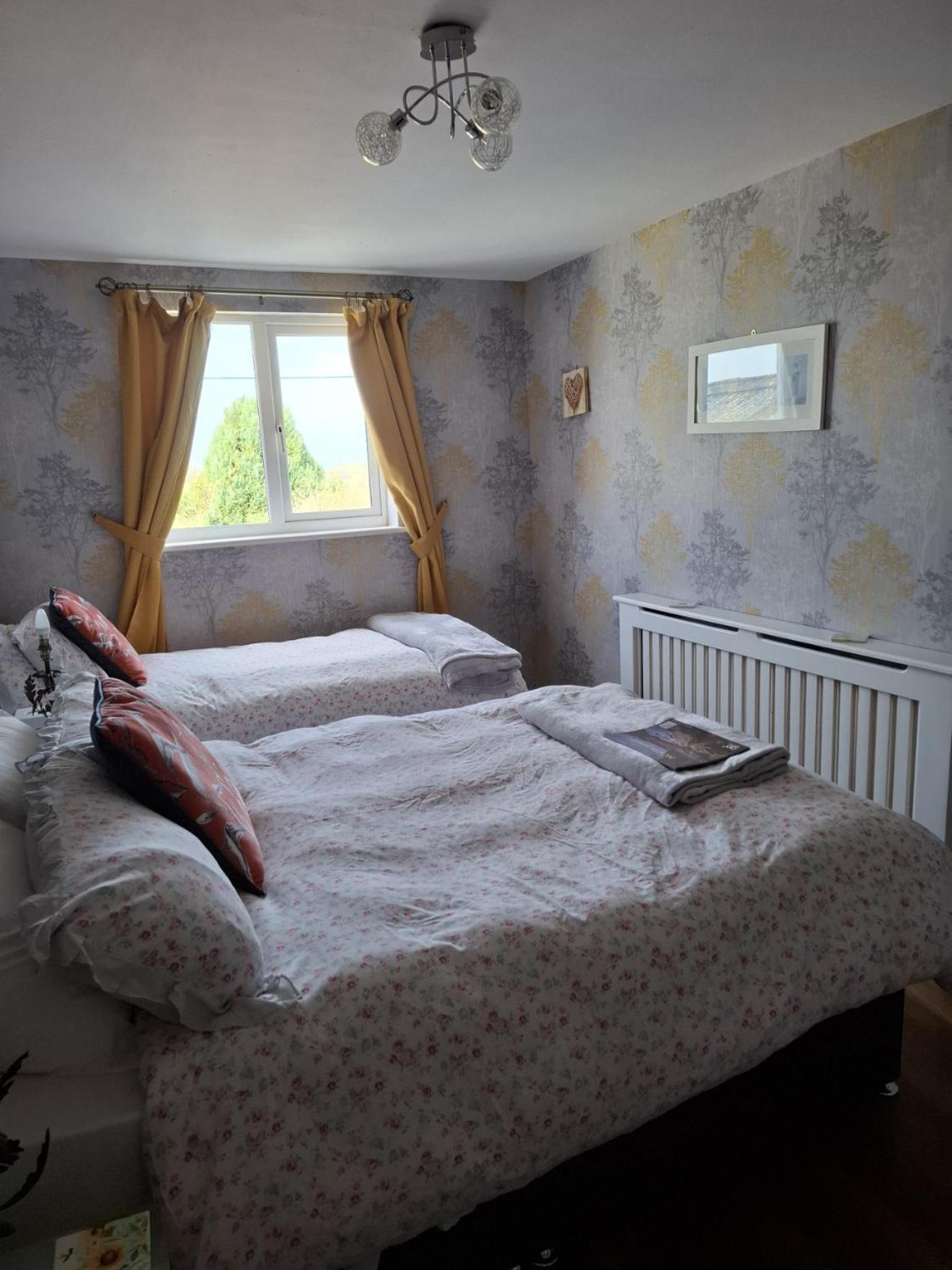 Sportsmans Lodge Bed And Breakfast Amlwch Стая снимка